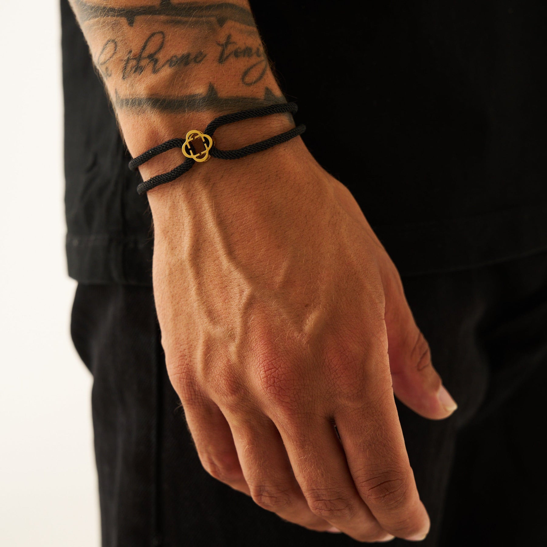 PULSEIRA BLACK CORD (OURO)