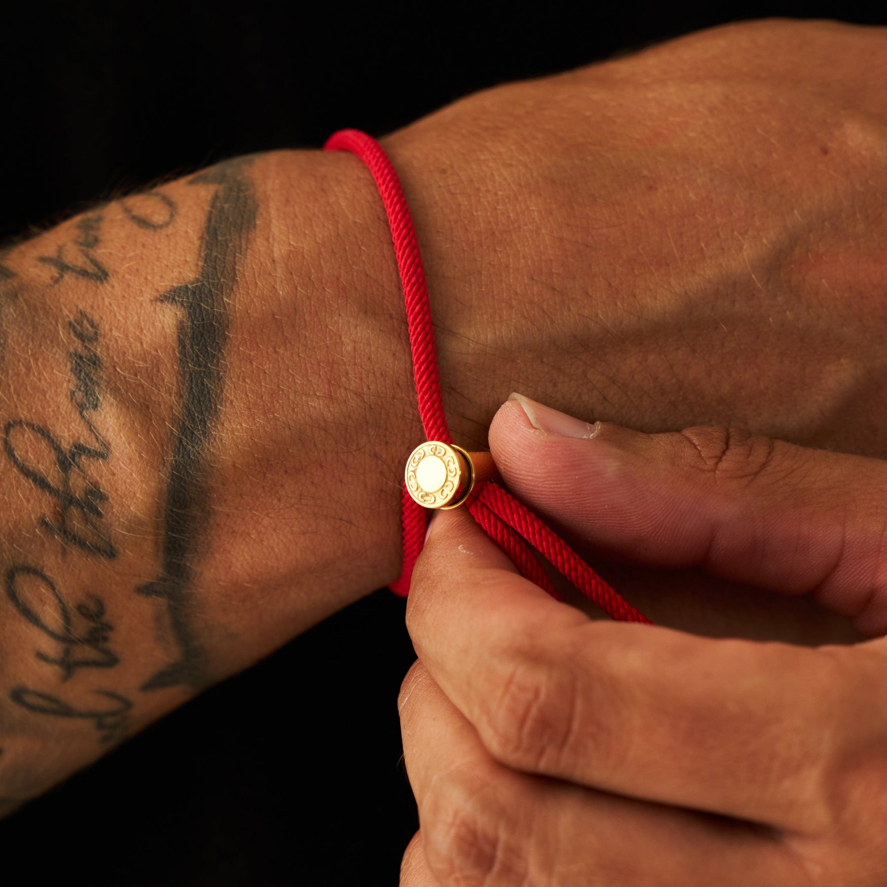 PULSEIRA RED CORD TOGGLE (OURO)